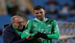 الأهلي السعودي يعلن مدة غياب عمر السومة