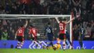 المغربي بوفال ينهي صيامه ويجبر توتنهام على إعادة أخرى بالكأس