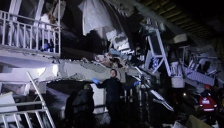  الزلزال تسبب في مقتل 22 شخصاً وإصابة أكثر من ألف آخرين