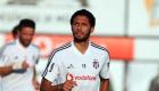 خاص.. الأزمات تحاصر محمد النني مع بشكتاش