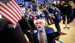 وول ستريت تغلق منخفضة