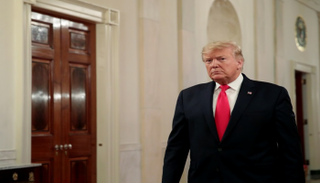 ترامب يستأنف فرض الرسوم الجمركية