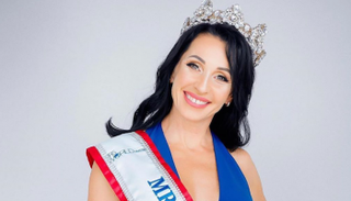 الروسية إيفجينيا يجينا