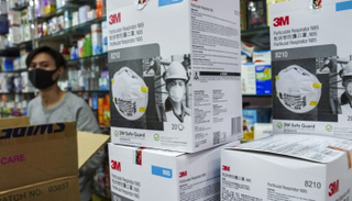 تايوان تحظر التصدير لشهر بعد نفاذ الكمامات في هونج كونج