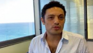 الشعب المصري يسخر من المقاول المصري الهارب محمد علي