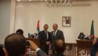 عبدالله بن زايد ينقل دعوة للرئيس الجزائري لزيارة الإمارات