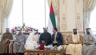 الشيخ محمد بن زايد آل نهيان أثناء استقباله ولي عهد لوكسمبورج
