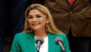 رئيسة بوليفيا المؤقتة تطلب من الوزراء الاستقالة إثر ترشحها للانتخابات