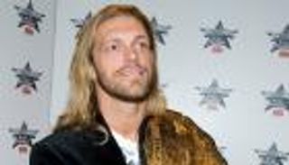 بعد 9 سنوات.. إيدج يعود من الاعتزال لحلبات المصارعة