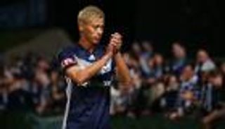 الياباني هوندا يسير على خطى أكبر لاعب في تاريخ الكرة