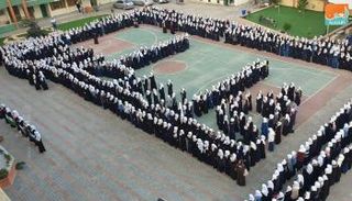 طالبات مدرسة خان يونس للبنات خلال الطابور الصباحي