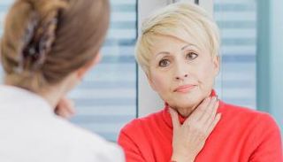 آلام الحلق قد تشير إلى الإصابة بالتهاب البلعوم