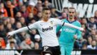 مدرب فالنسيا يفسر سفر رودريجو إلى برشلونة