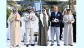 الإمارات تدخل "جينيس" بأطول سلسلة تصافح بالأيدي