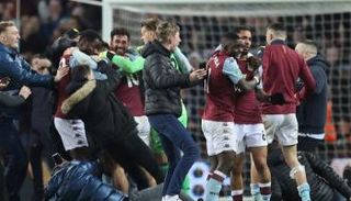 فرحة لاعبي أستون فيلا