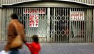 طوقهم كابوس الواقع.. شبان لبنانيون يختارون حلم الهجرة