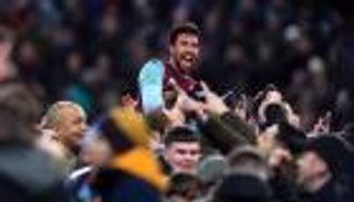 اتفاق مصري يحمل تريزيجيه على أعناق جماهير أستون فيلا