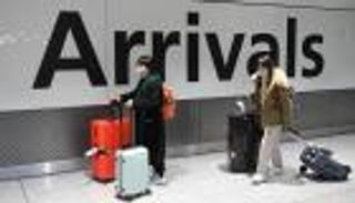 توقف رحلات جوية وإغلاق مصانع لاحتواء كورونا "المميت"