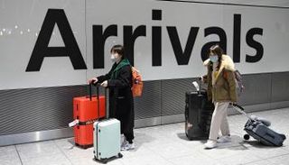 توقف رحلات جوية لاحتواء فيروس كورونا "المميت"