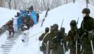 انهيار جليدي يحاصر 8 أجانب بمنتجع في اليابان