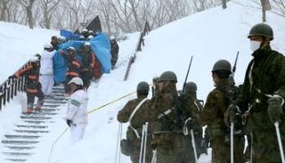 فرق الإنقاذ تبحث عن ناجين