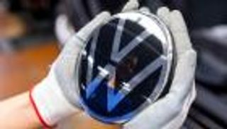 كورونا يجبر فولكسفاجن على تمدد تعليق العمل بالصين