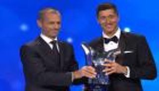 اكتساح تاريخي.. كيف حصد ليفاندوفسكي جائزة الأفضل في أوروبا؟