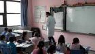 "أنا إنسان لست آلة".. معلمون جزائريون يرفضون "السبت"