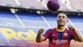 كومان يحقق حلمه.. ديست خامس صفقات برشلونة