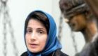 ناشطة إيرانية خلف القضبان تظفر بـ"نوبل البديلة"