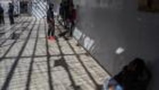 "خديجة" عن جحيم المهاجرين في طرابلس: سرقوني وخطفوا زوجي