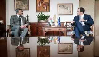 وزير الخارجية والتعاون الدولي الإماراتي خلال لقاء نظيره القبرصي