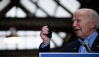 فريق بايدن الانتخابي يضم مديرة تنفيذية في فيسبوك