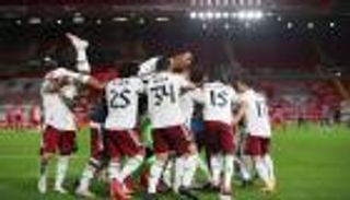 لينو ينقذ النني.. أرسنال يعبر ليفربول إلى مانشستر سيتي بكأس الرابطة