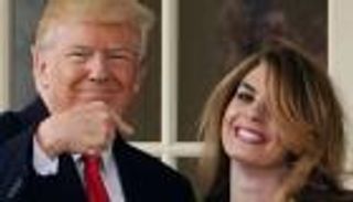 بالصور.. هل نقلت الفتاة هيكس كورونا لترامب؟