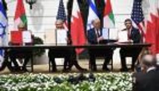 ذباب قطر ومعاهدة السلام.. افتراءات متواصلة وفشل مستمر