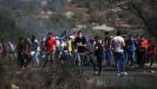 بالصور.. إصابة 15 فلسطينيا بمواجهات في الضفة الغربية