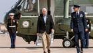 "سلبية" بنس تقوده لصدارة المشهد في أمريكا