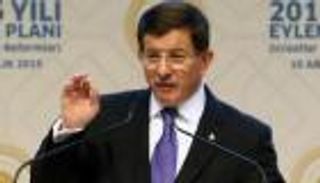 داود أوغلو يطالب بمحاكمة شريك أردوغان في تركيا