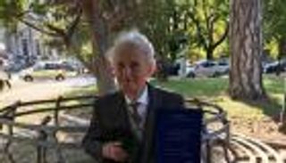 الجد ريميني.. يتخرج في الجامعة وعمره 93 عاما
