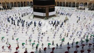 المسجد الحرام يستقبل أول أفواج المعتمرين