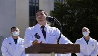 الدكتور شون كونلي طبيب الرئيس الأمريكي