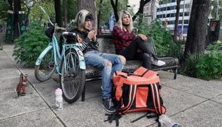 نشطاء يزرعون القنب أمام مجلس الشيوخ المكسيكي