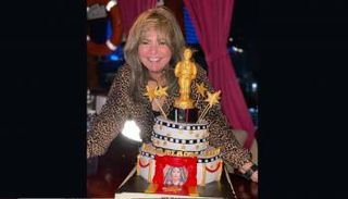 الفنانة صابرين تحتفل بعيد ميلادها