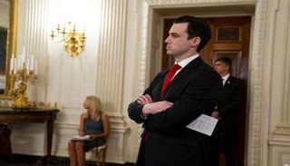 نيكولاس لونا مدير عمليات المكتب البيضاوي