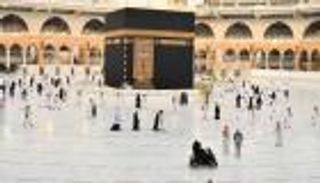 بالصور.. ضيوف الرحمن يتوافدون على المسجد الحرام لأداء العمرة