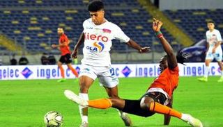 الرجاء يحتفظ بصدارة الدوري المغربي