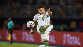 يوسف بلايلي نجم منتخب الجزائر