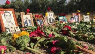 قبور معارضين إيرانيين أعدموا جماعيا - أرشيفية