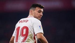 منير الحدادي مهاجم إشبيلية